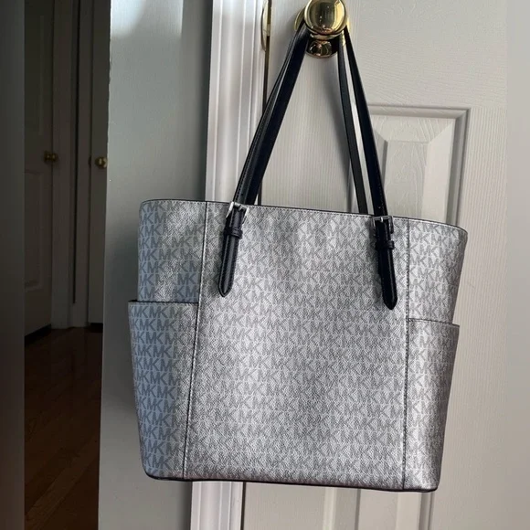 🖤Michael Kors Silver Tote Bag🖤 - Picture 16 of 16